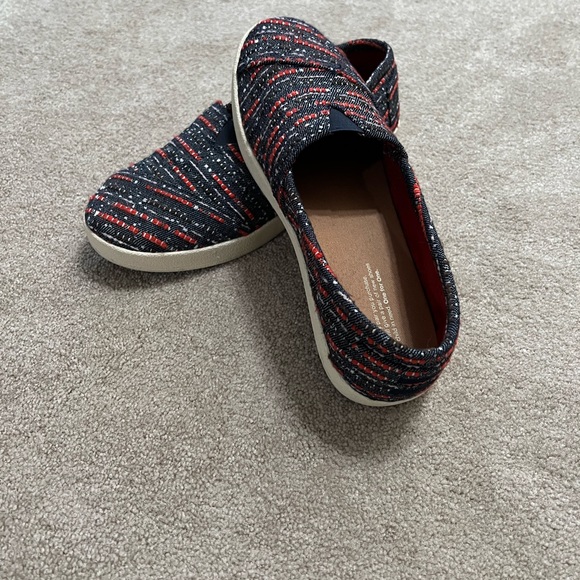 Toms - Picture 2 of 6